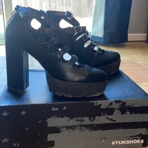 5 strap point platform heel